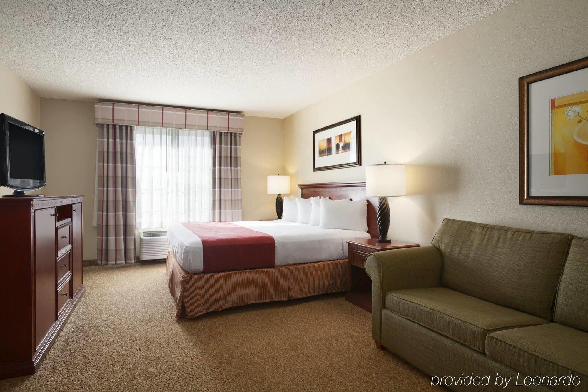 Hotel Country & By Radisson Waterpark Bismarck